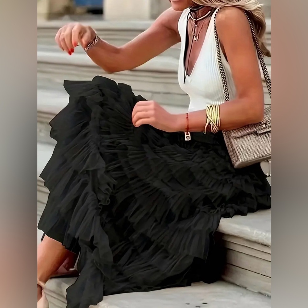 Chic Black Layered A-Line Skirt 4xl - Picture 2 of 4